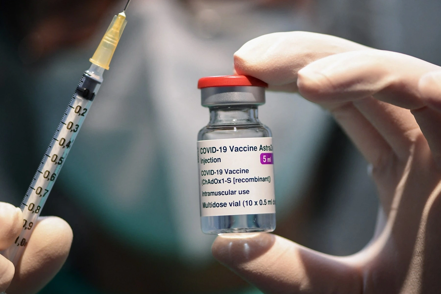Vaccine Covid-19 của Oxford-AstraZeneca sẽ được thu hồi trên toàn cầu, theo Telegraph (Ảnh: Getty).