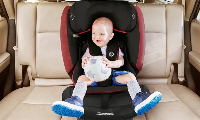 Ghế giữa phía sau là nơi an toàn nhất cho trẻ khi đi ôtô. Ảnh: Baby Mode