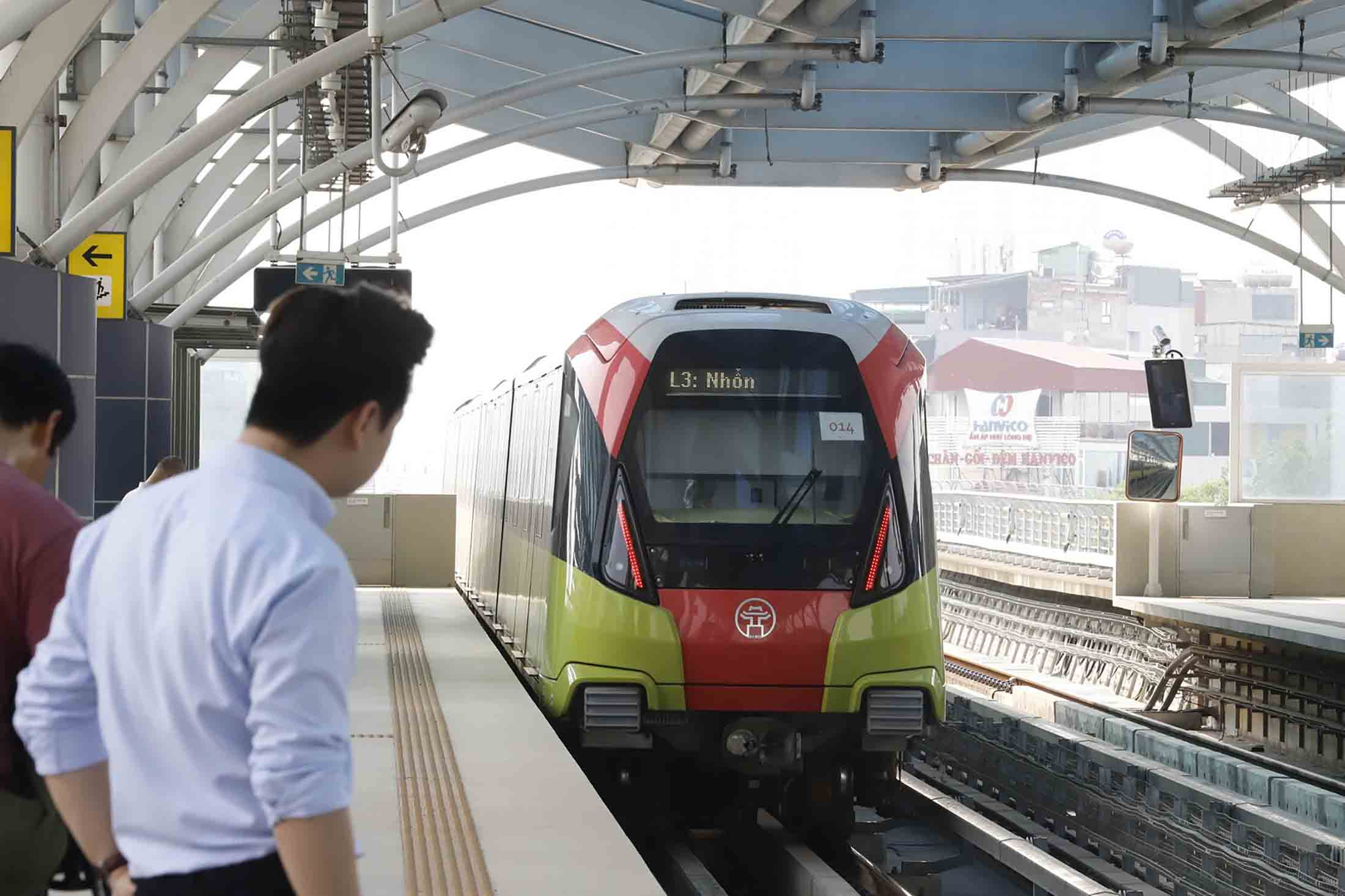 Metro Nhổn - ga Hà Nội vận hành đoạn trên cao từ ngày 8.8, sau gần 15 năm thi công. Ảnh: Hữu Chánh