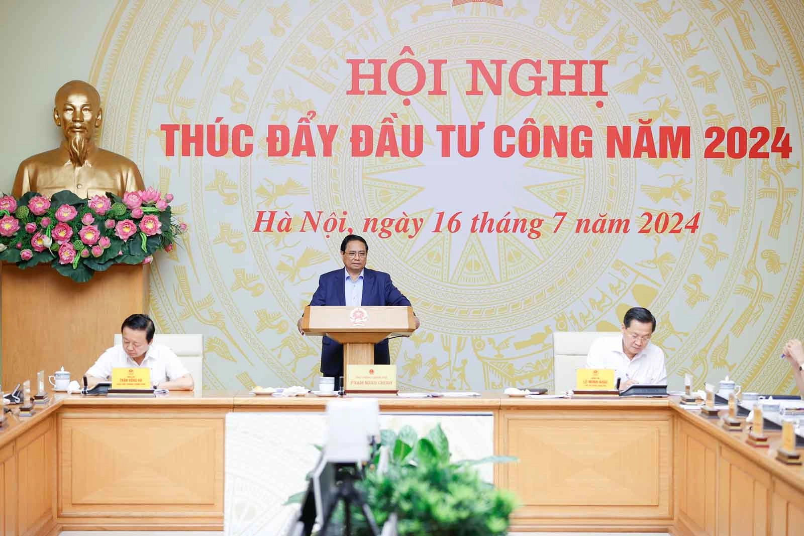 Thủ tướng Chính phủ Phạm Minh Chính chủ trì hội nghị trực tuyến toàn quốc của Thường trực Chính phủ về thúc đẩy đầu tư công năm 2024. Ảnh: Nhật Bắc