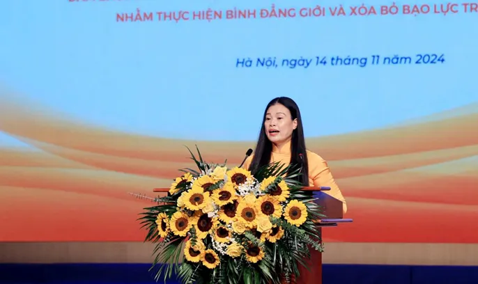 Giám đốc Sở Lao động - Thương binh và Xã hội Hà Nội Bạch Liên Hương phát biểu tại Lễ phát động Tháng hành động vì bình đẳng giới và phòng ngừa, ứng phó với bạo lực trên cơ sở giới năm 2024.