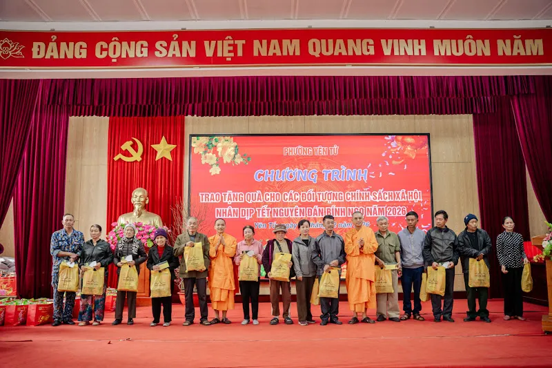 Chùa Ba Vàng trao tặng quà Tết đến các hộ gia đình có hoàn cảnh đặc biệt nhân dịp Tết Nguyên đán Bính Ngọ 2026.