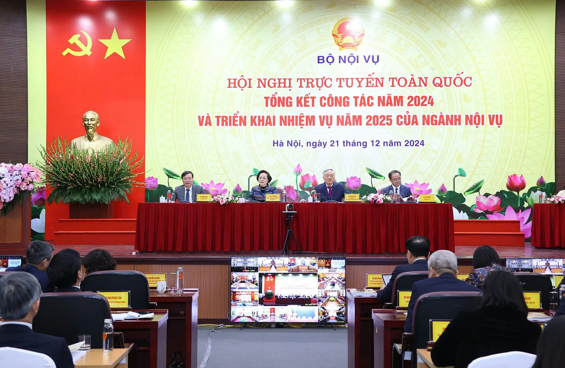 Hội nghị tổng kết năm 2024 và triển khai nhiệm vụ năm 2025 tại Bộ Nội vụ sáng nay. Ảnh: Văn Điệp