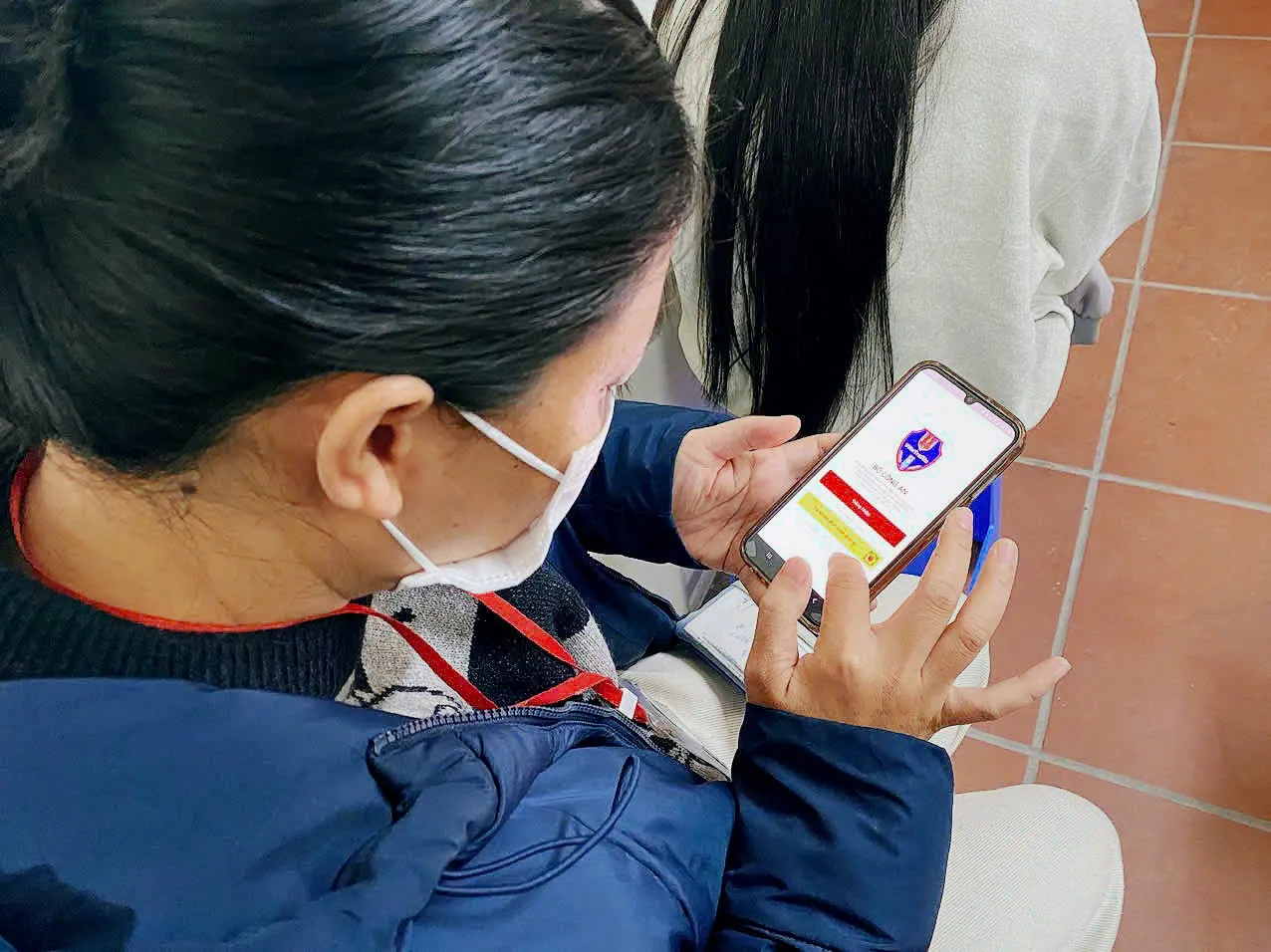 Thao tác đơn giản trên điện thoại smartphone.