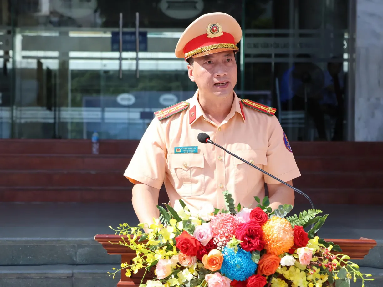 Đại tá Phạm Quang Huy, Phó Cục trưởng Cục CSGT- Bộ Công an phát biểu tại buổi lễ.