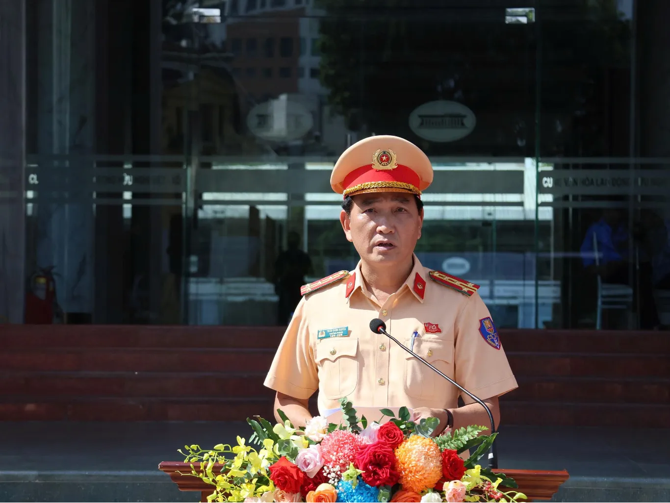 Đại tá Trần Đình Nghĩa, Trưởng Phòng CSGT Công an thành phố Hà Nội phát biểu tại buổi lễ.