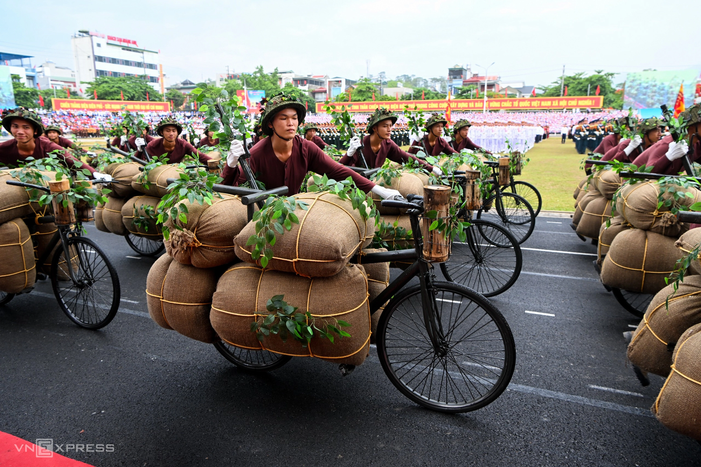 Diễu binh Điện Biên Phủ