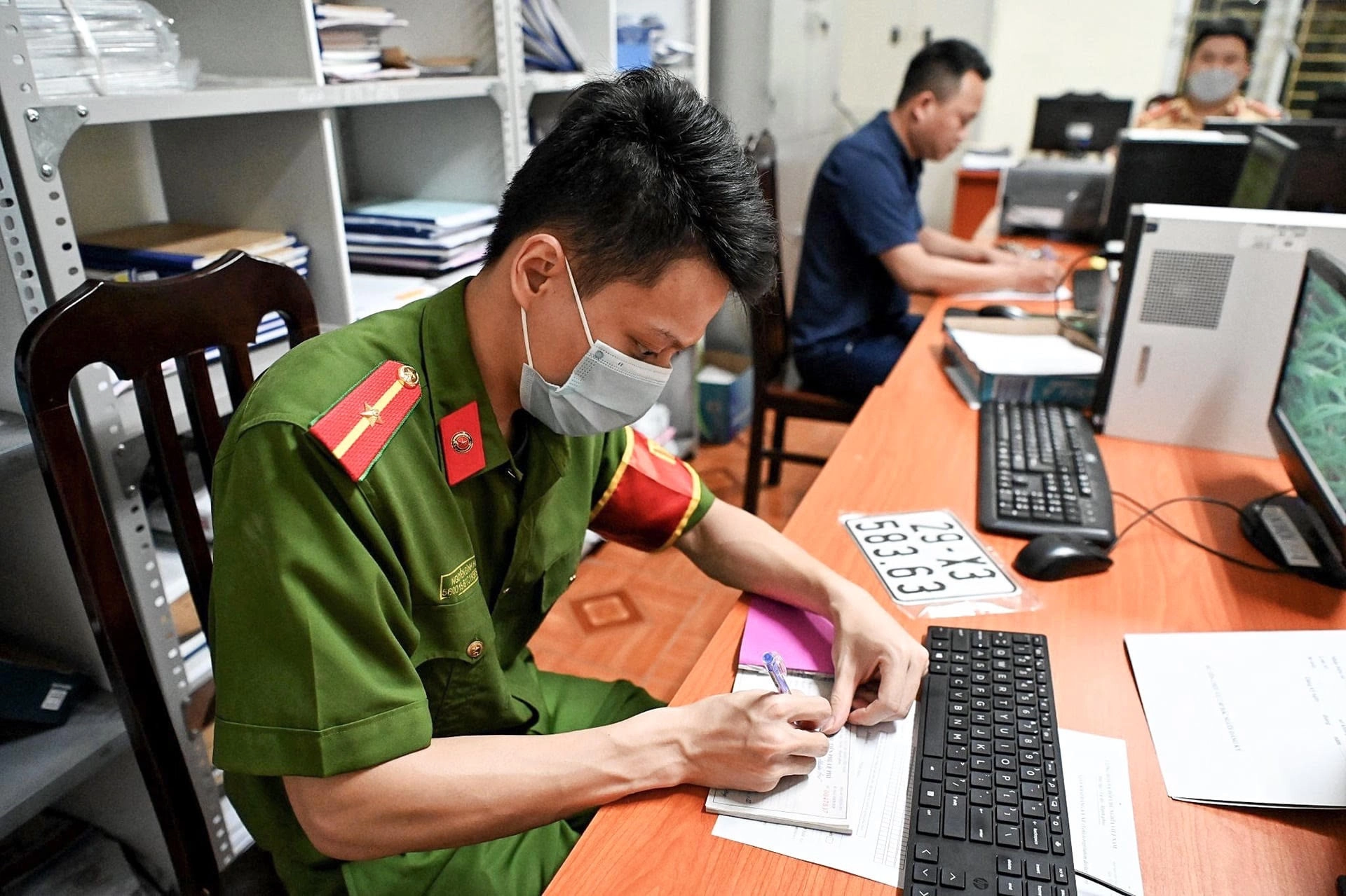 Cần có hệ thống quản lý phương tiện trực tuyến, cho phép chủ phương tiện đăng ký một cá nhân cụ thể là người điều khiển phương tiện đó, gắn với tài khoản định danh công dân và một tài khoản ngân hàng cá nhân. Ảnh minh họa: Hoàng Minh 