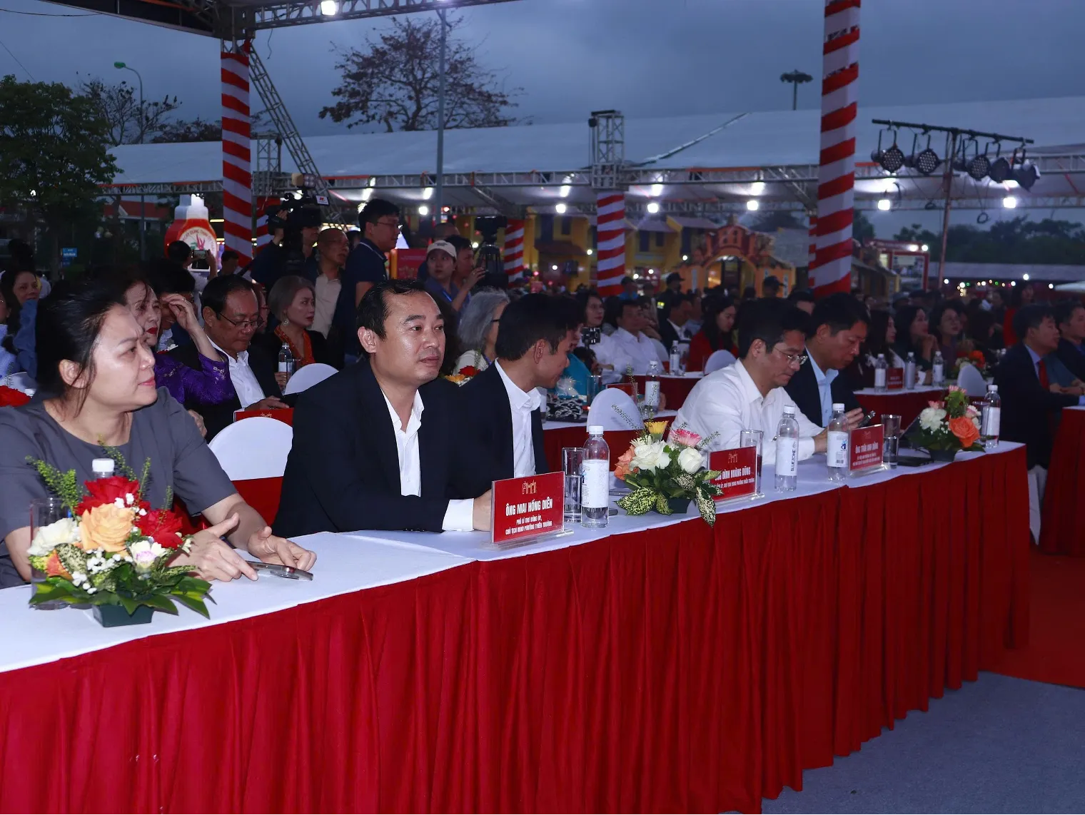 Các vị lãnh đạo Trung ương và địa phương tham dự sự kiện.