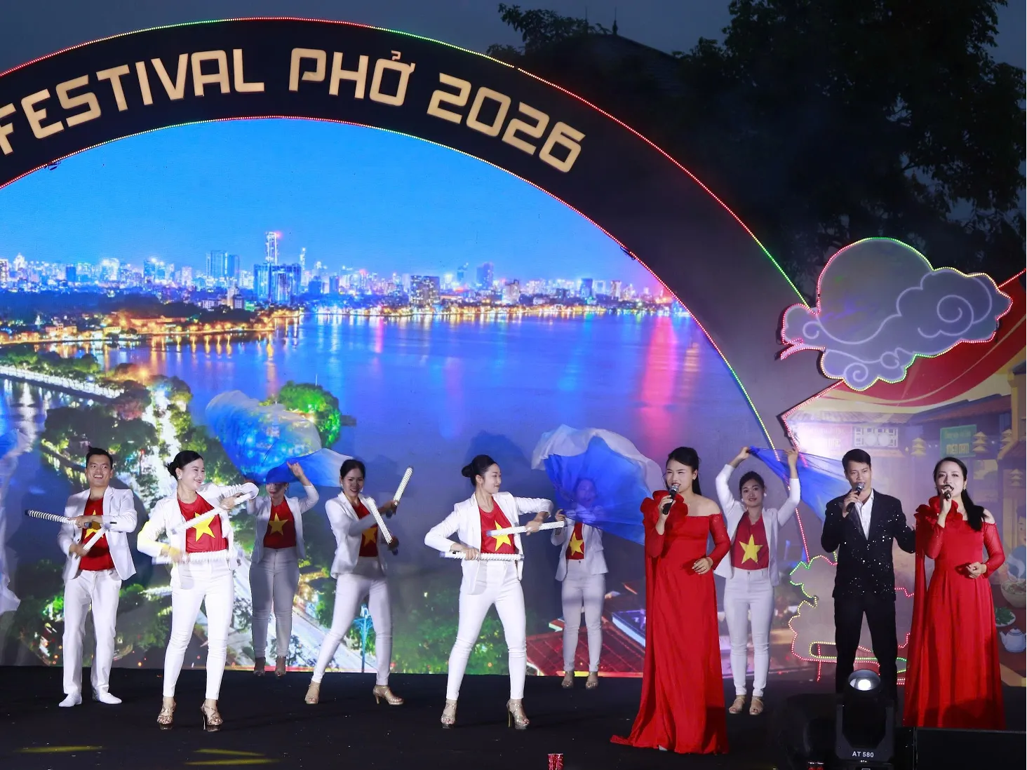 Một số tiết mục văn nghệ mở màn đặc sắc.