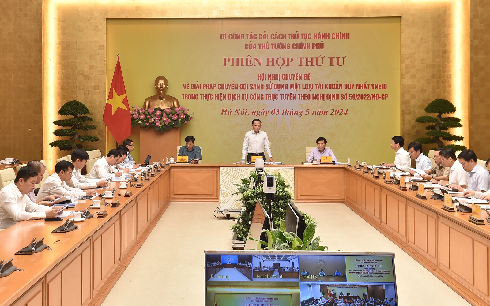 Toàn cảnh phiên họp thứ tư của Tổ công tác Cải cách thủ tục hành chính của Thủ tướng (Ảnh: Hải Minh).