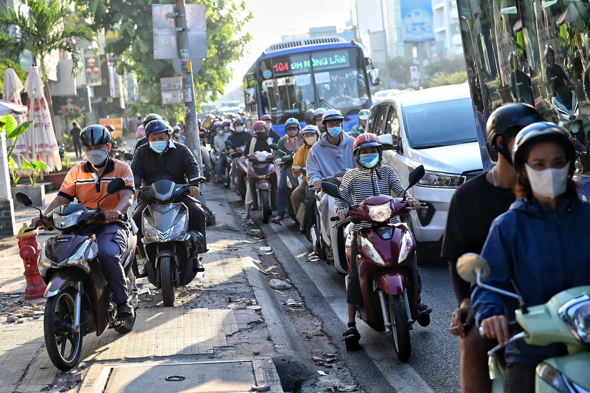 6 tháng đầu năm 2024, cả nước chỉ có khoảng 6,5 triệu xe máy tham gia bảo hiểm bắt buộc trách nhiệm dân sự của chủ xe cơ giới, chiếm khoảng 9% số lượng xe lưu hành. Ảnh: Đào Phương