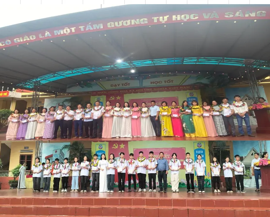 Nhà trường vinh danh Giáo viên và học sinh có thành tích cao trong năm học 2024-2025.