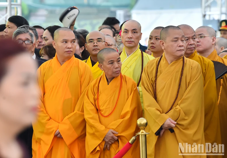 Đoàn Giáo hội Phật giáo Việt Nam thành phố Hà Nội chuẩn bị vào viếng Tổng Bí thư Nguyễn Phú Trọng.