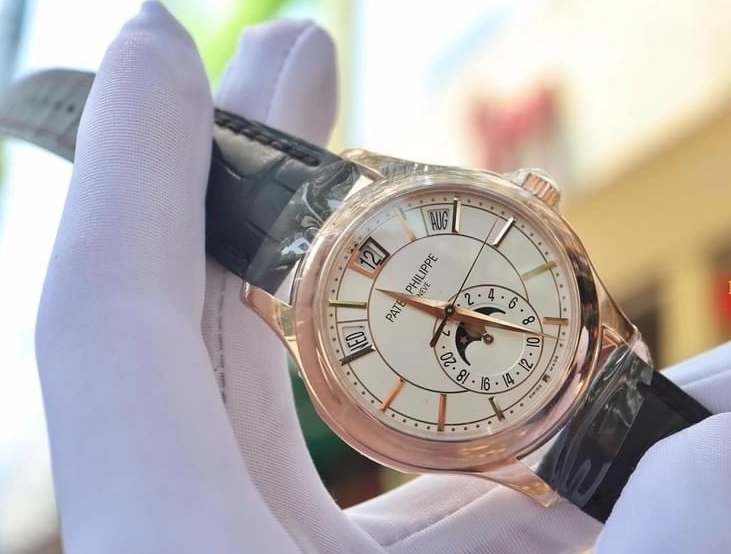 Patek Philippe được đánh giá là thương hiệu hàng đầu trong các hãng đồng hồ nổi tiếng tại Thụy Sĩ nên rất được quan chức ưa chuộng, muốn sở hữu (Ảnh minh họa: Shop Đồng hồ).