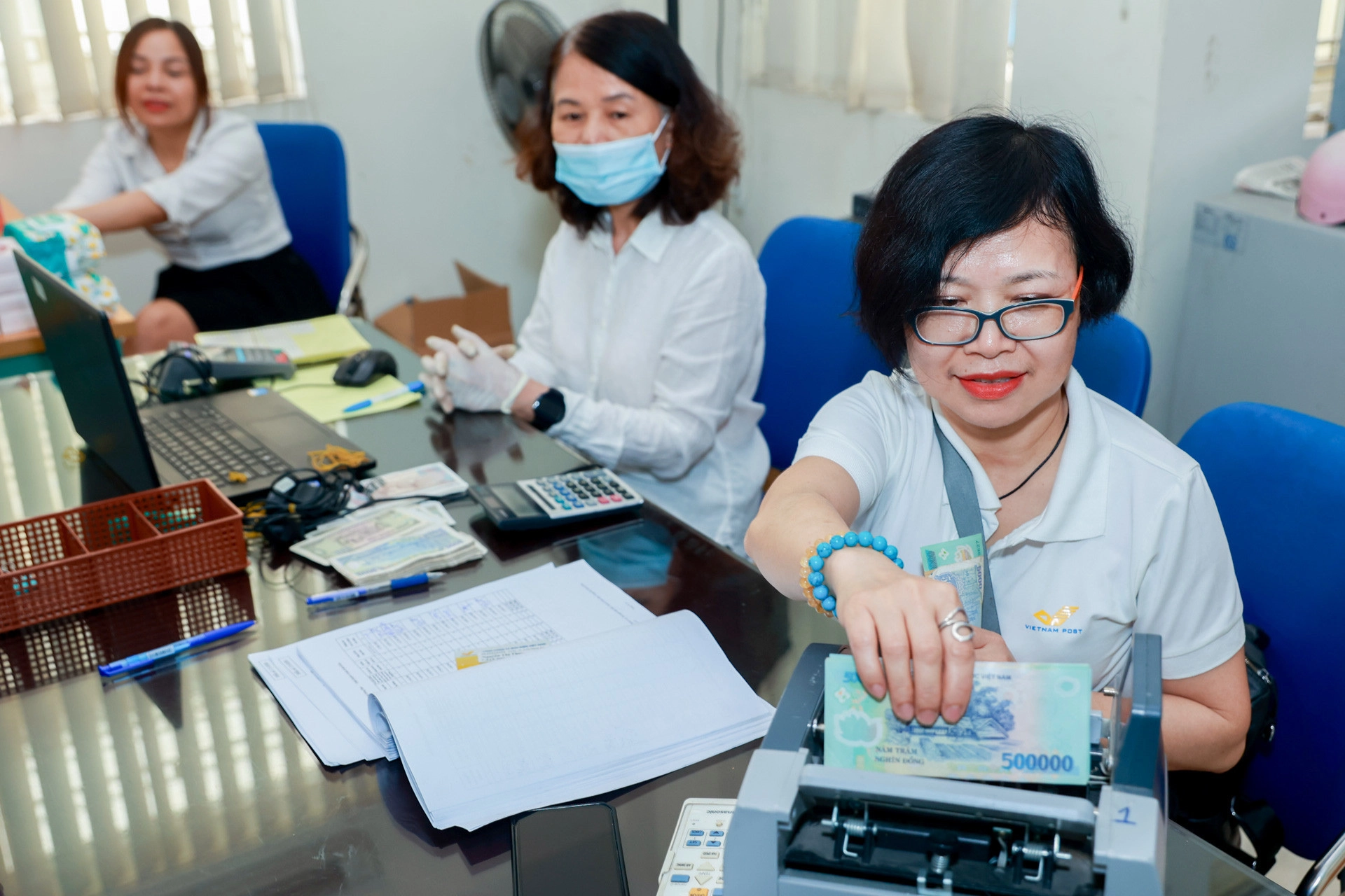 Lần trình Quốc hội tới đây, quy định về BHXH một lần của người tham gia BHXH tự nguyện và bắt buộc đều được thiết kế 2 phương án.  Ảnh Chí Hiếu. 