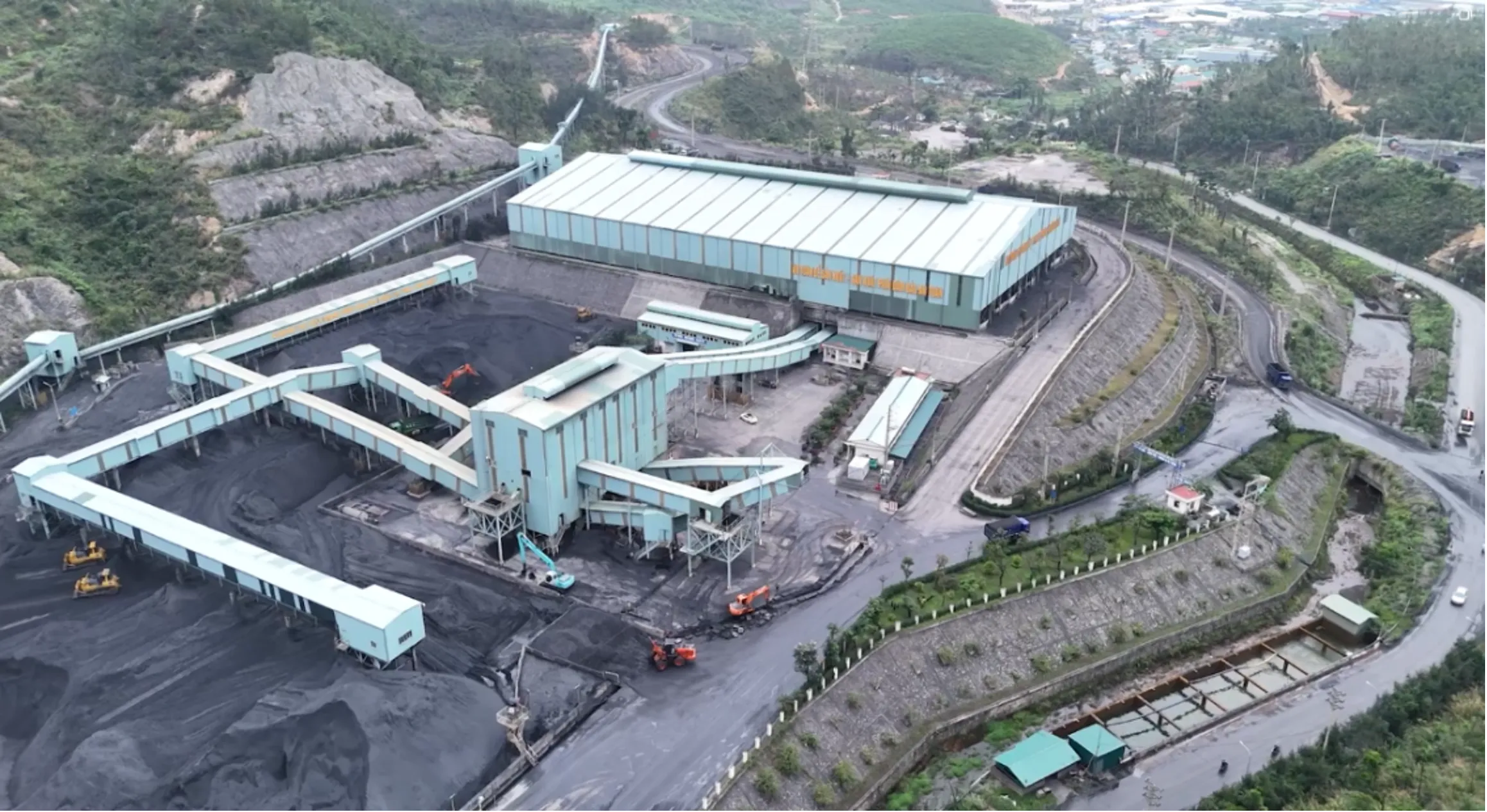 Trung tâm chế biến và kho than tập trung vùng Hòn Gai - công trình trọng điểm nâng cao năng lực chế biến, tiêu thụ than của Công ty Tuyển than Hòn Gai - Vinacomin.