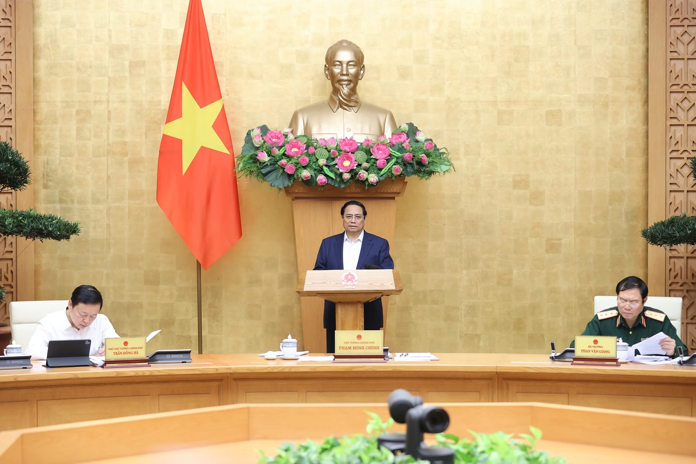 Thủ tướng Phạm Minh Chính phát biểu khai mạc phiên họp (Ảnh: Đoàn Bắc).