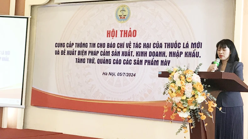 Lãnh đạo Vụ Pháp chế (Bộ Y tế) phát biểu tại hội thảo.