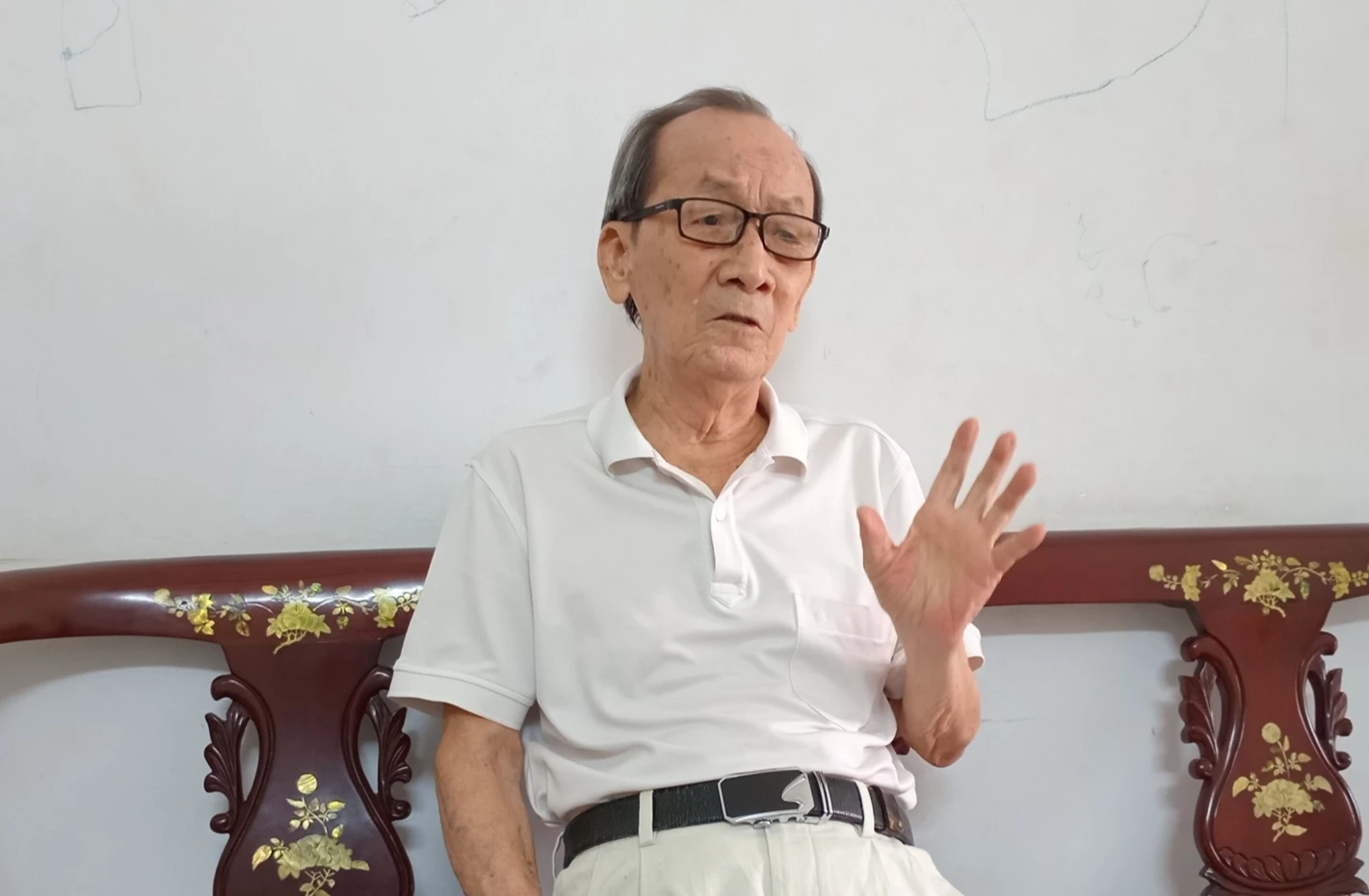 Nhân chứng lịch sử, ông Trần Trung Đệ, một trong những người đầu tiên tiếp quản Dinh Độc Lập sau ngày giải phóng. Ảnh: Hồ Văn