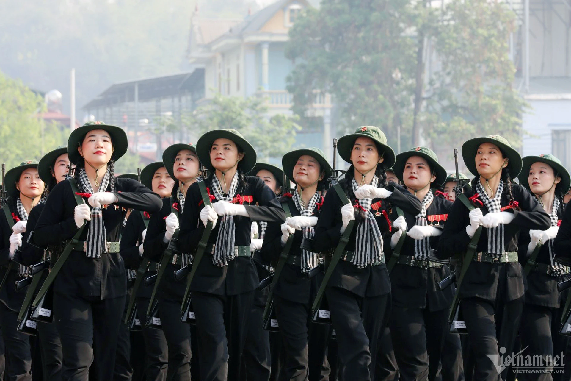 Quân đội và Công an hợp luyện diễu binh trên đường phố Điện Biên