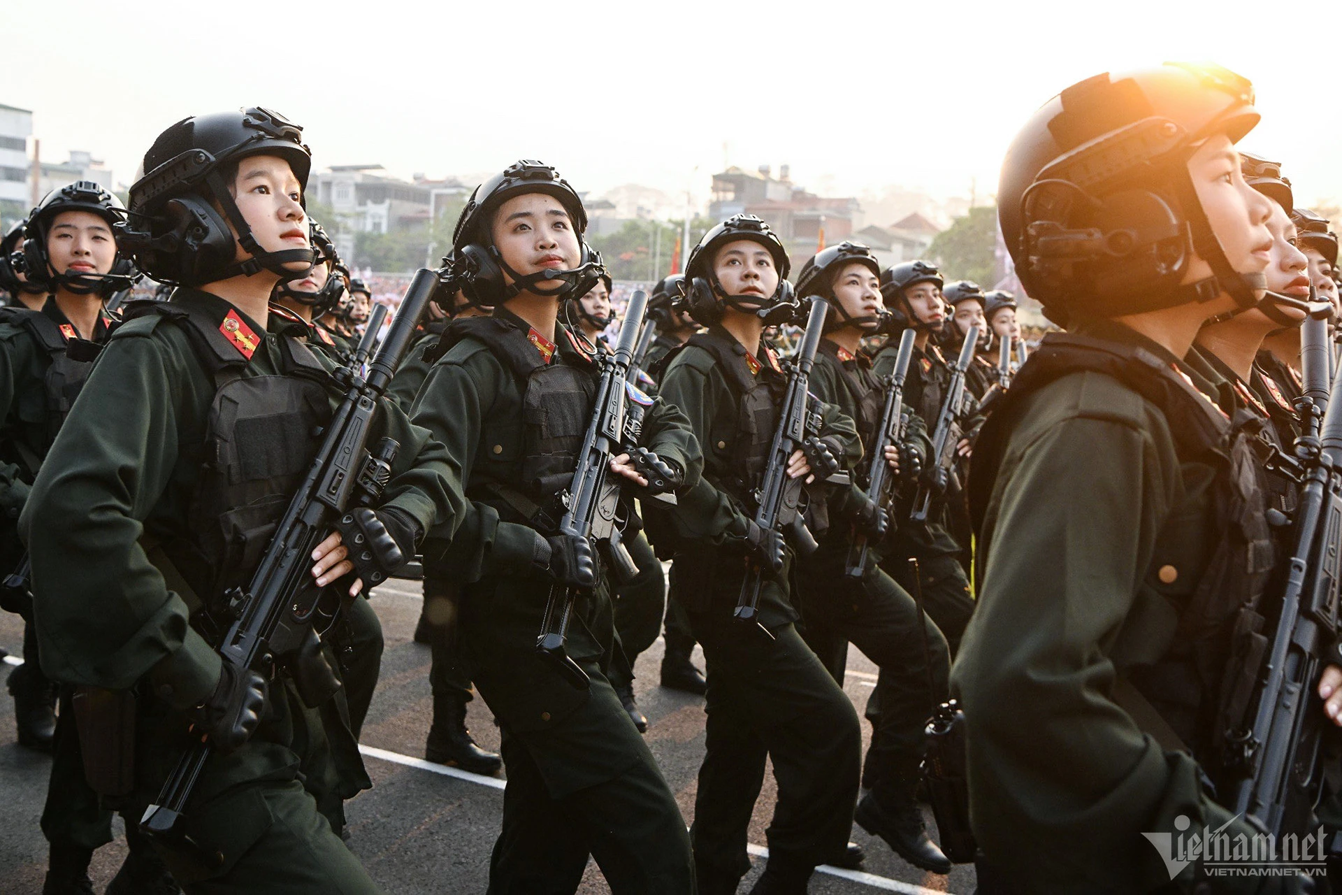 Quân đội và Công an hợp luyện diễu binh trên đường phố Điện Biên