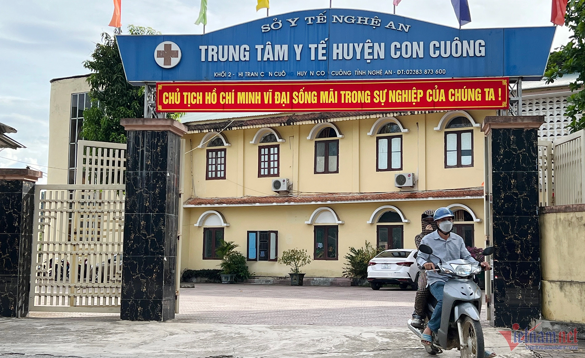 Trung tâm Y tế huyện Con Cuông thu hồi hàng trăm triệu tiền công tiêm vắc-xin phòng chống dịch Covid-19 của các viên chức y tế trên toàn huyện. Ảnh: Quốc Huy