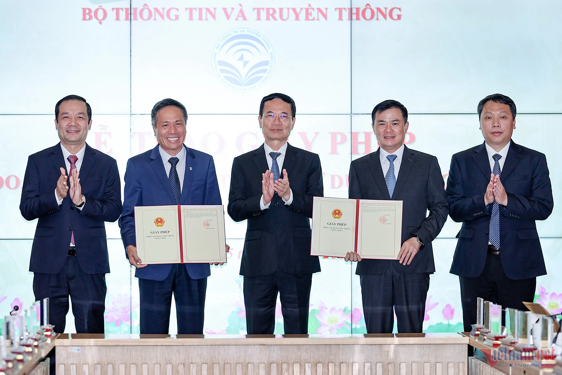 Bộ trưởng Nguyễn Mạnh Hùng chỉ rõ: Các nhà mạng cần vừa đầu tư thêm cho mạng 4G vừa đầu tư mới 5G thì mới đảm bảo được chất lượng. Ảnh minh họa: ĐT