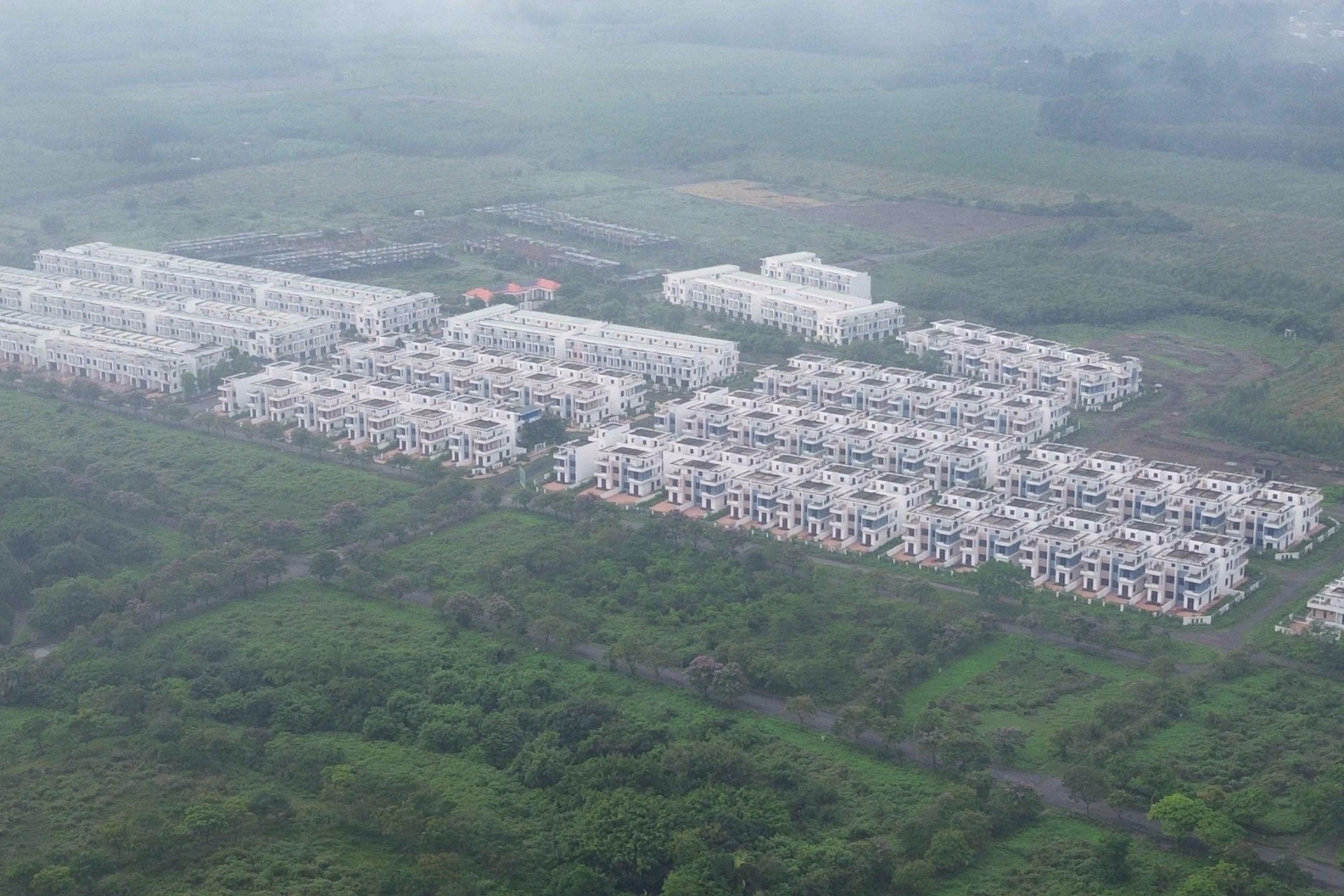 Khu dân cư Tân Thịnh huyện Trảng Bom với 680 căn biệt thự, nhà liền kề xây trái phép (Ảnh: Hoàng Bình).