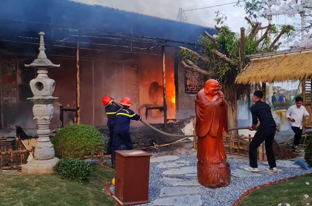 Cháy chùa Phật Quang ở Hà Nam