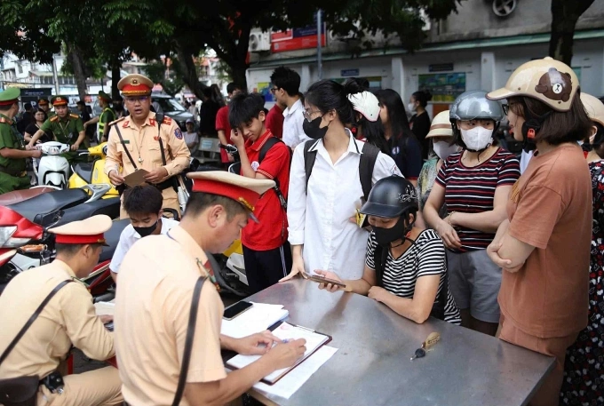 Hàng trăm phụ huynh, học sinh bị xử lý vì vi phạm giao thông