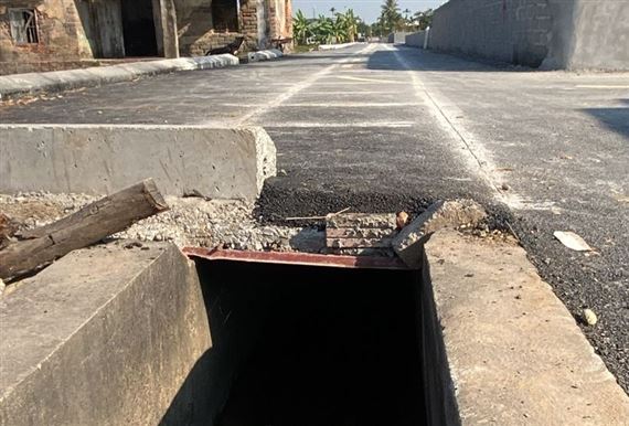 Xác minh việc làm đường đè mương thủy lợi để đi qua 6 lô đất