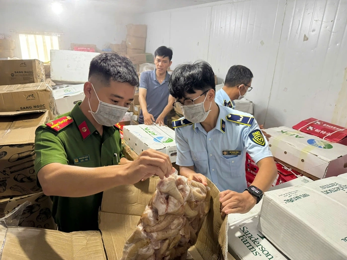 Đột kích kho hàng đông lạnh của Công ty Thịnh Phát Food