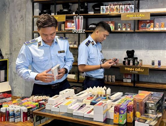 Chính thức cấm đầu tư kinh doanh thuốc lá điện tử, nung nóng
