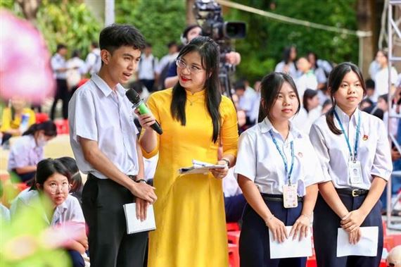 Giáo viên, học sinh kiệt sức vì chạy theo thành tích, điểm số