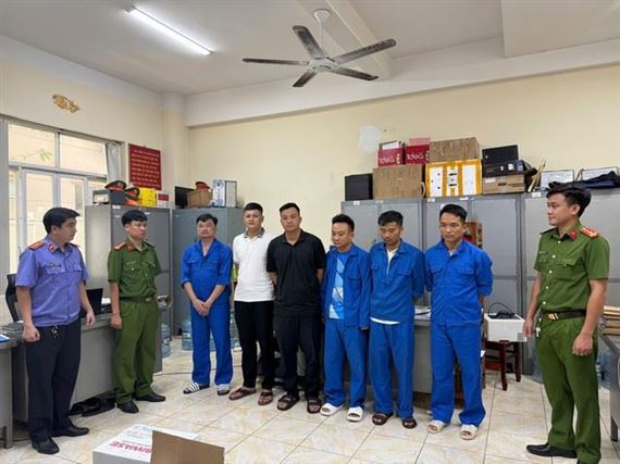 Khởi tố, bắt tạm giam Chủ tịch phường cùng 4 cán bộ quản lý đô thị...