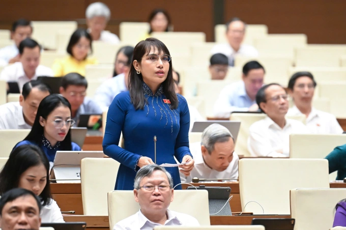 Không nên để người trẻ đắm chìm trong tổng tài bá đạo trên mạng xã hội