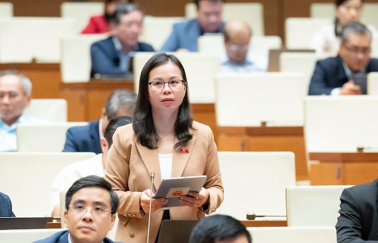 Nghịch lý miễn học phí, tổng chi phí giáo dục của mỗi gia đình lại tăng