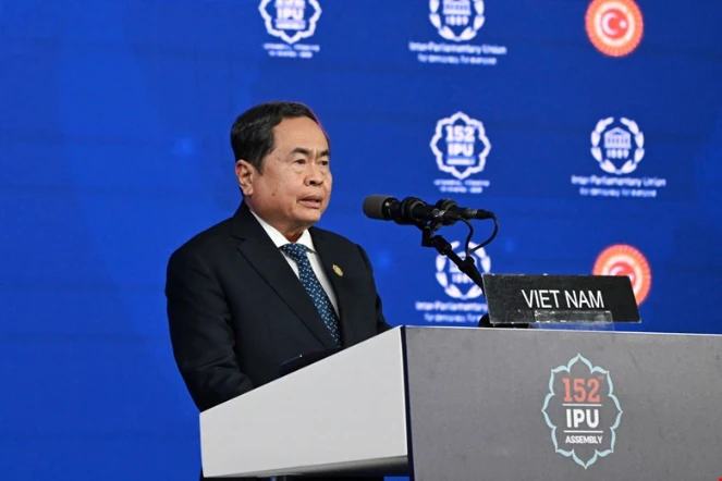 Chủ tịch Quốc hội kêu gọi các bên liên quan xung đột ngừng bắn, đàm phán hòa bình