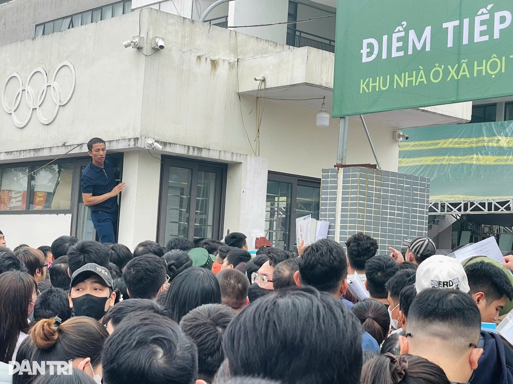 Sau vụ dân chen lấn, tự lấy số mua nhà ở xã hội, Bộ Xây dựng chỉ đạo khẩn