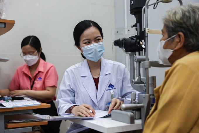 Chính phủ cân đối được nguồn lực để miễn viện phí cơ bản cho người dân