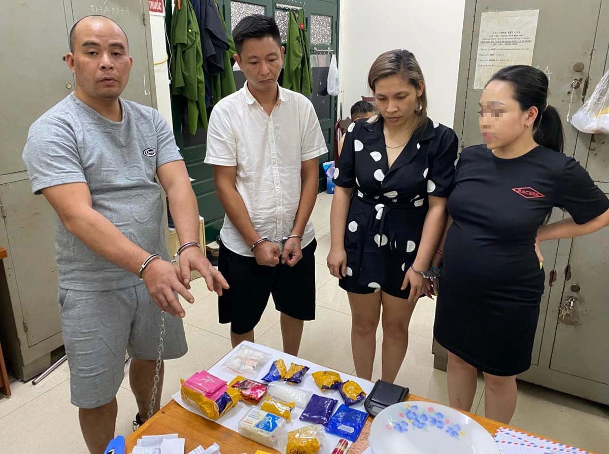Thai phụ 8 tháng bị bắt quả tang đang sử dụng ma tuý ở Hà Nội