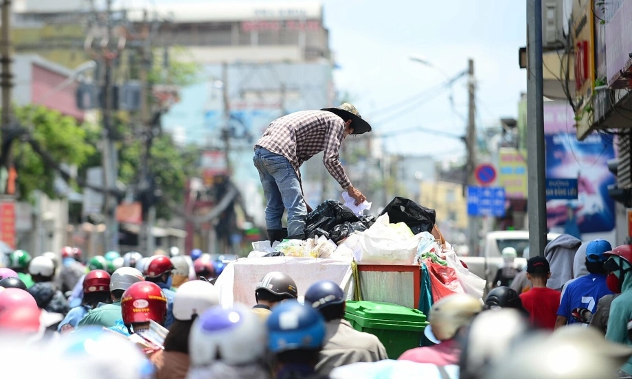 ĐBQH: Cần thu phí rác theo lượng xả thải, không thu đồng đều