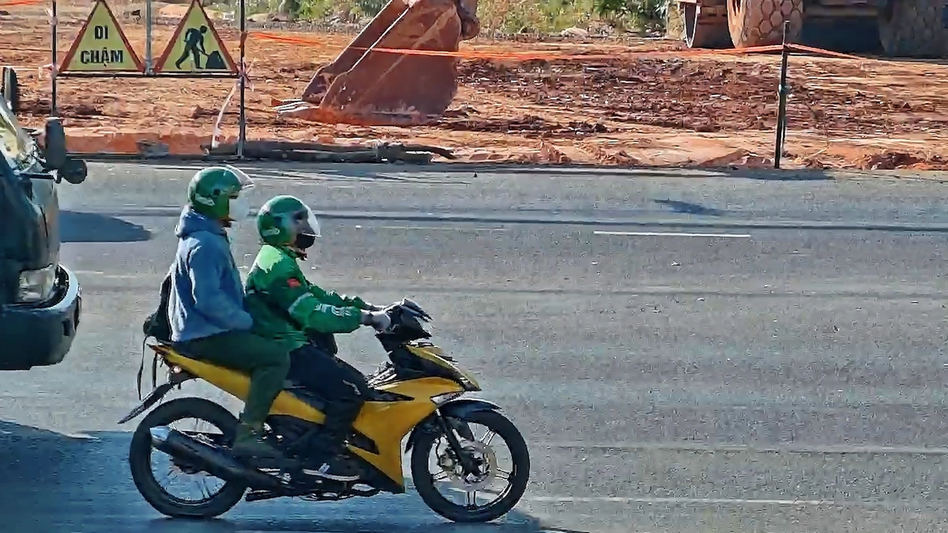 Bộ Công an cung cấp đặc điểm nhận dạng 2 kẻ cướp ngân hàng ở Gia Lai