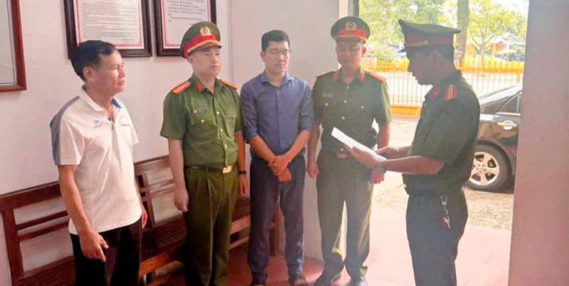 Chiếm đoạt tiền bảo hiểm y tế của học sinh, kế toán trường học ở Phú Thọ bị bắt