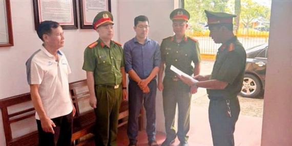 Chiếm đoạt tiền bảo hiểm y tế của học sinh, kế toán trường học ở Phú Thọ bị bắt