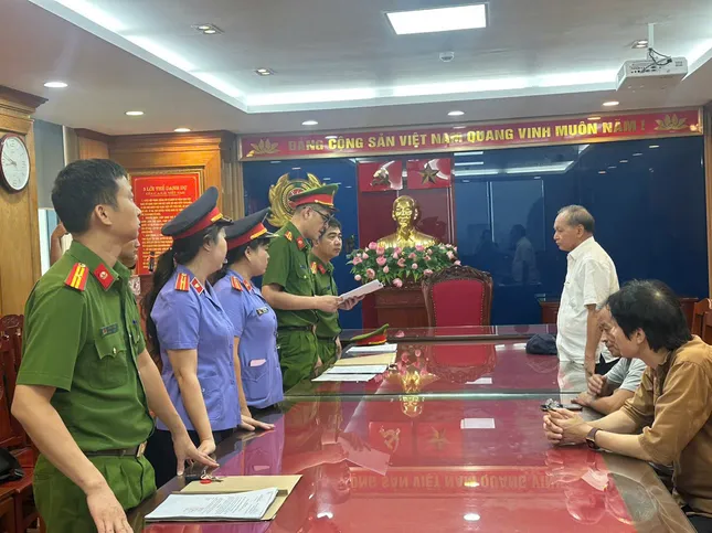 Khởi tố bị can, khám xét nhà riêng cựu Phó Chủ tịch UBND tỉnh Thanh Hóa
