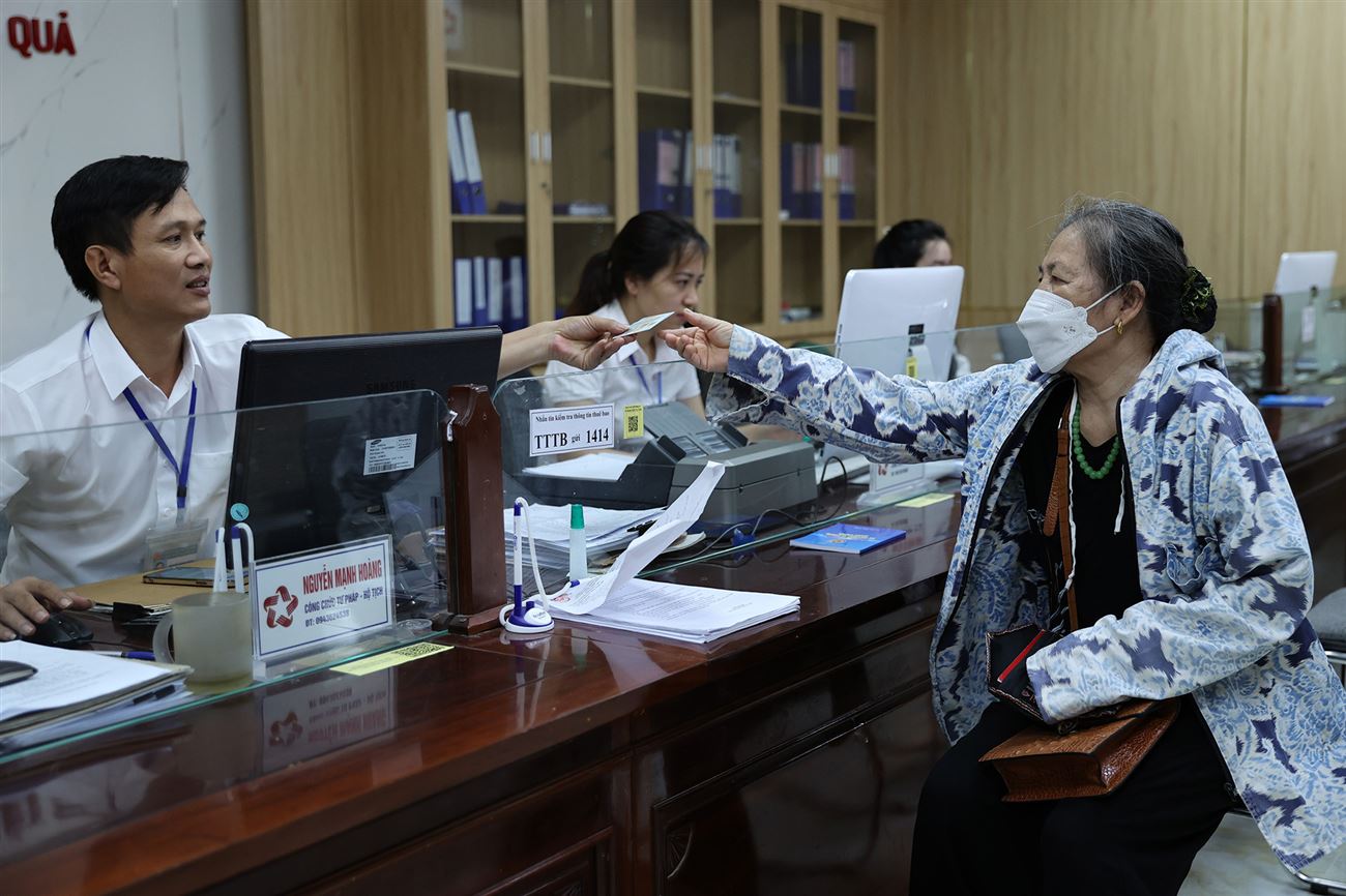 Nghỉ hưu trước tuổi theo Nghị định 178 có được hưởng trợ cấp khó khăn?