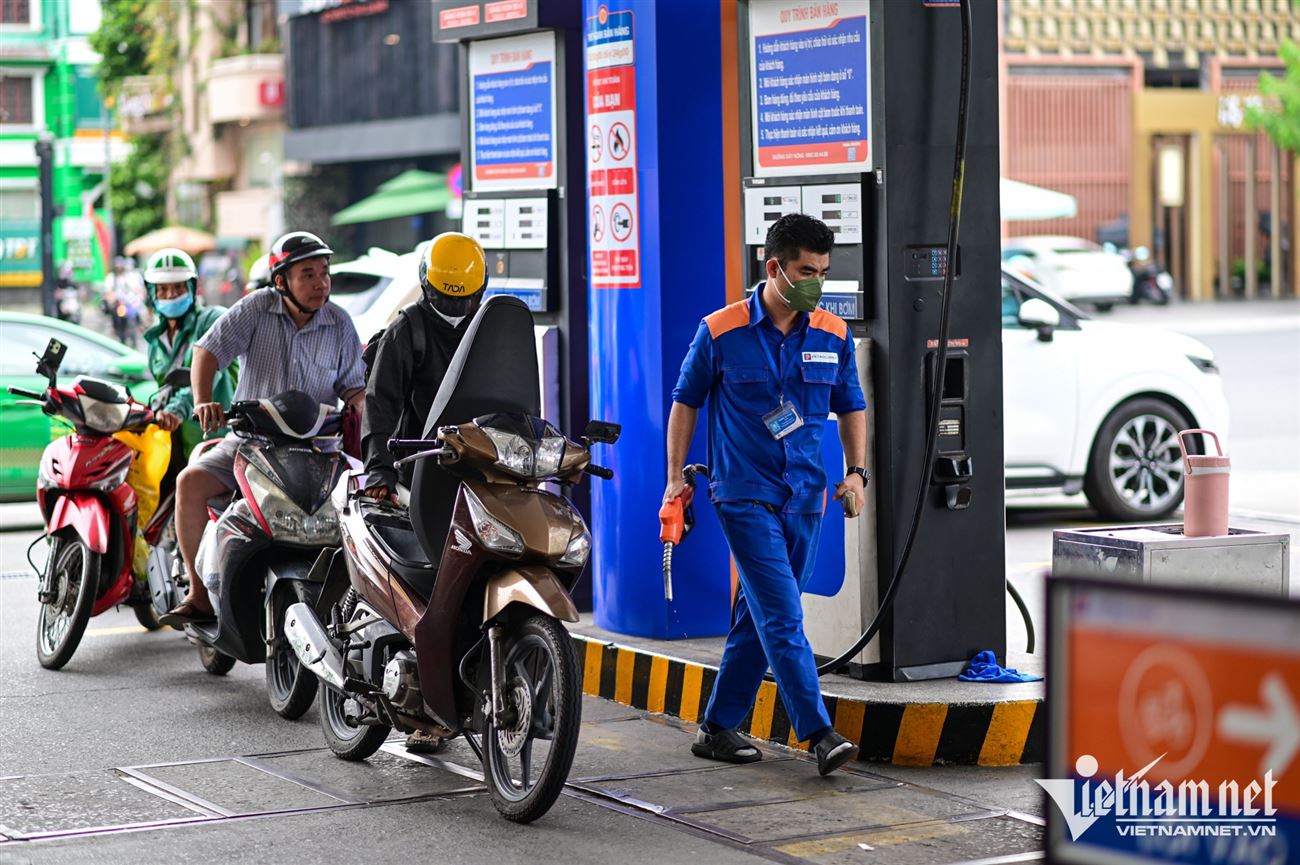 Thủ tướng: Không để tình trạng cửa hàng xăng dầu dừng bán hàng không lý do