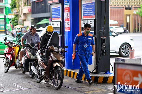 Thủ tướng: Không để tình trạng cửa hàng xăng dầu dừng bán hàng không lý do